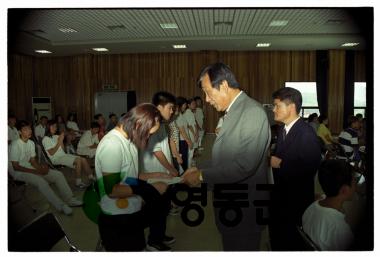 충북장학금전수 및 영동장학금전달 사진