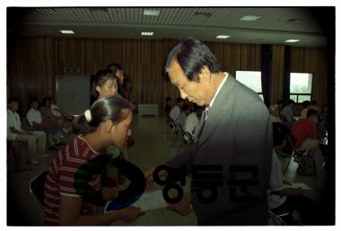 충북장학금전수 및 영동장학금전달 사진