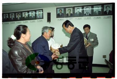 연말 민간인 표창수여 및 이장 자녀 장학금전달 사진