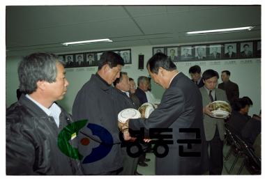 연말 민간인 표창수여 및 이장 자녀 장학금전달 사진