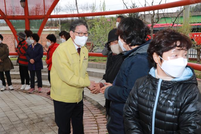 2022.04.18 농촌여성 농부증 예방 농장업 장비 보급 사진